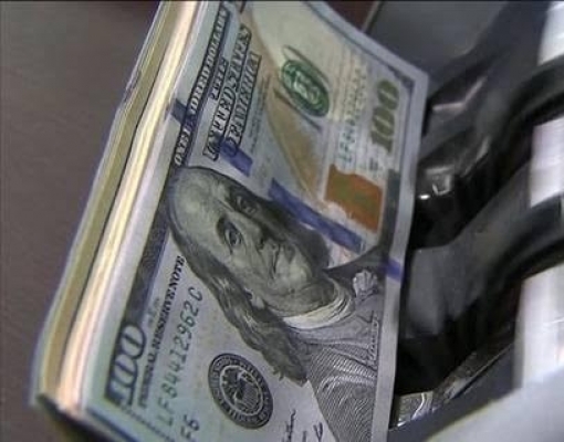 Dólar fecha em alta de quase 2%, cotado a R$ 3,82
