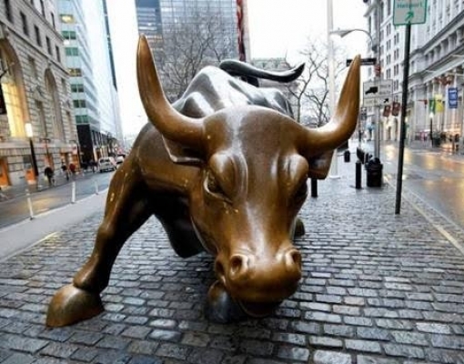 Wall Street fecha em queda por pressão de varejistas e ações de energia
