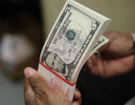 Dólar sobe e termina no maior nível em quase 1 mês com exterior