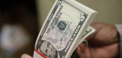 Dólar sobe e termina no maior nível em quase 1 mês com exterior