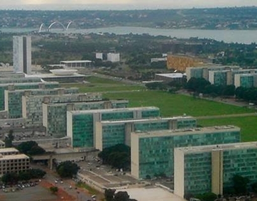 Bolsonaro prevê 15 pastas e superministério da Justiça