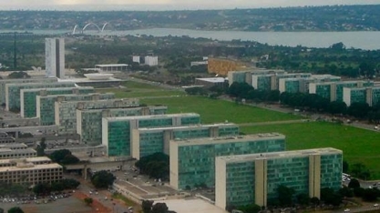 Bolsonaro prevê 15 pastas e superministério da Justiça