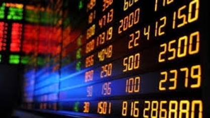 Aversão a emergentes faz Ibovespa cair 2,4% em dia de noticiário intenso