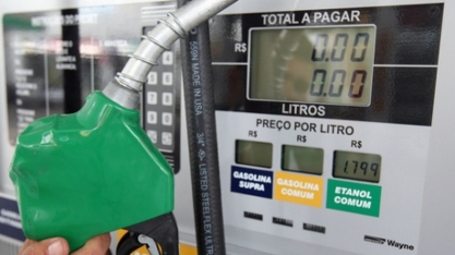 Em 12 meses vendas de etanol sobem 37,6% e da gasolina caem 54,9%
