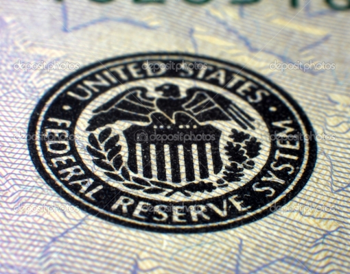 Fed aumenta taxa de juros, reduz trajetória de aperto à frente