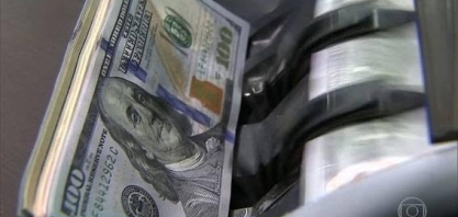 Dólar termina com leve alta ante real com ação do BC e exterior 