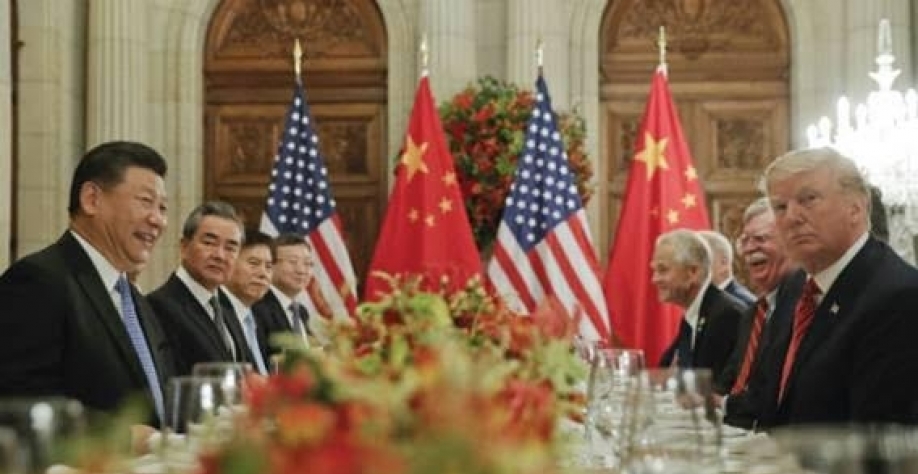 Trump suspende por 3 meses plano de aumentar tarifas a produtos da China