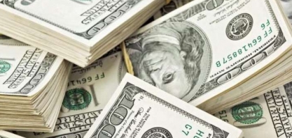 Dólar fecha em leve alta com negociações dos EUA e China sob os holofotes
