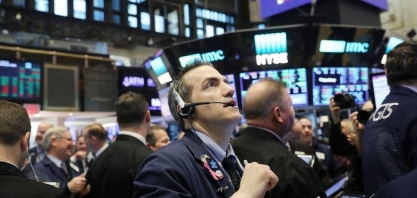 Ibovespa sofre embolso de lucros após recordes, mas sustenta 94 mil pts