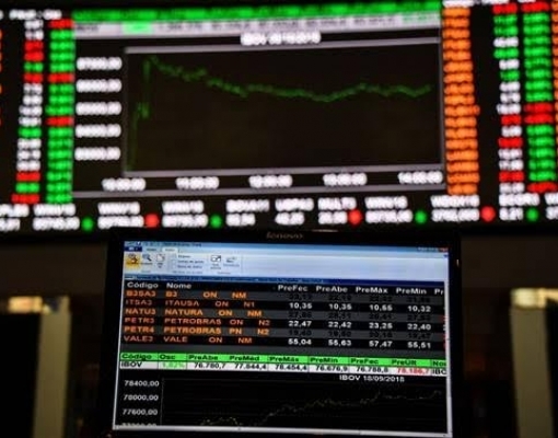 Ibovespa fecha em leve alta; investidor foca em agenda do governo