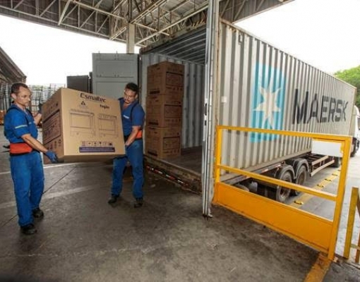 Depois de tabelamento do frete, empresas trocam caminhão por navio
