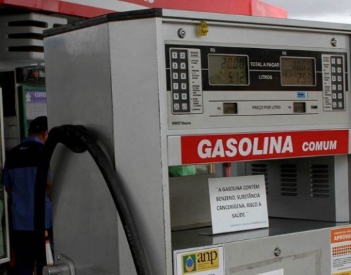 Preço médio da gasolina nos postos cai 0,9% na semana; diesel fica estável 