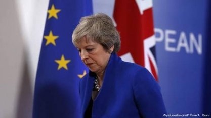 Parlamento britânico rejeita acordo do Brexit negociado por May