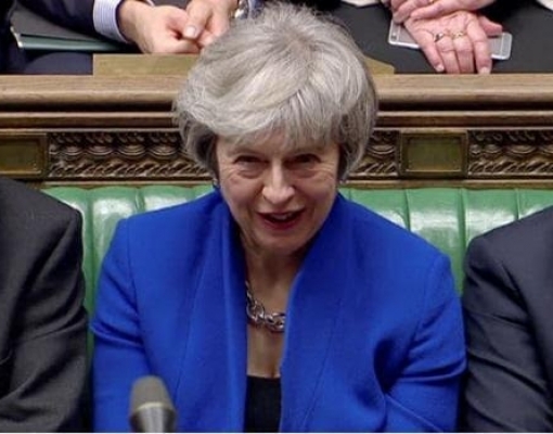 May buscará consenso sobre Brexit após vencer voto de confiança