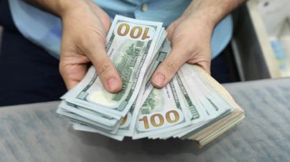 Dólar fecha com leve alta acompanhando exterior após fala de Draghi
