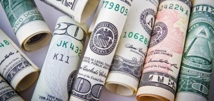 Dólar fecha abaixo de R$3,70, no menor nível desde outubro 
