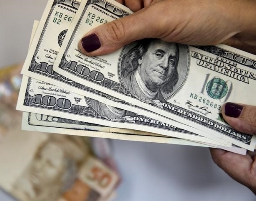  Dólar tem leve alta e fecha a semana praticamente estável ante o real
