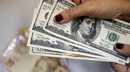  Dólar tem leve alta e fecha a semana praticamente estável ante o real