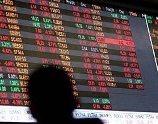 Ibovespa fecha em queda após flertar com recorde em dia de Previdência