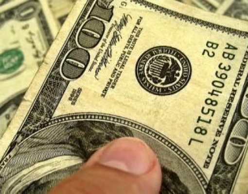 Dólar recua com força ante real acompanhando exterior após cautela do Fed