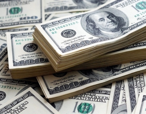 Dólar sobe ligeiramente ante real acompanhando exterior
