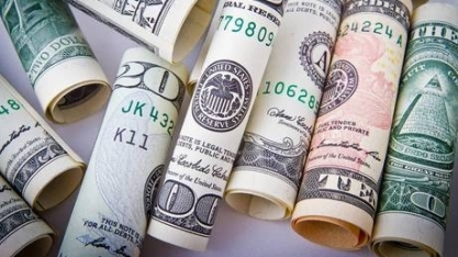 Dólar fecha com pequena alta ante real;mercado muda humor sobre Previdência