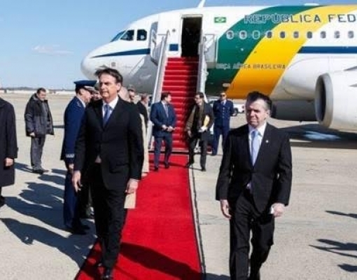 Bolsonaro chega a Washington e comemora proximidade com os EUA