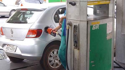Gasolina da Petrobras tem alta de 21% no ano, mas postos não acompanham 