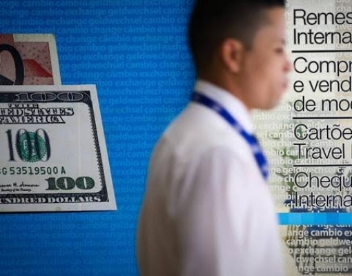 Após chegar aos R$ 4, dólar fecha em queda, a R$ 3,92
