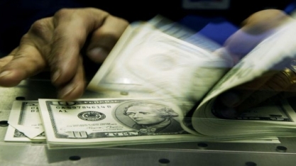 Dólar fecha na mínima desde fevereiro e reduz queda de olho em Previdência 