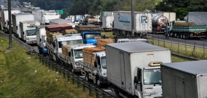 Em live, Bolsonaro sinaliza mais medidas para caminhoneiros