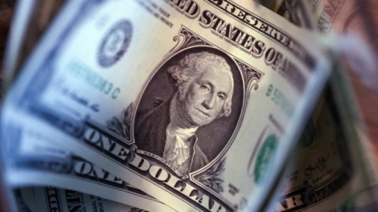 Exterior e temas locais levam dólar para máximas do mês, acima de R$3,90