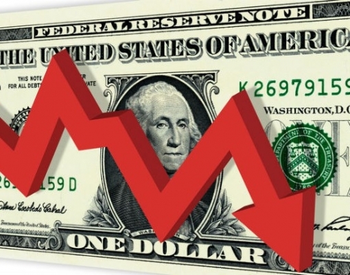 Dólar fecha em queda de 1% ante real, atento a cena política e exterior