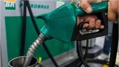 Petrobrás reajusta o preço da gasolina em 3,5% 