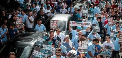 Montadoras cortam mil vagas em um mês