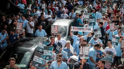 Montadoras cortam mil vagas em um mês