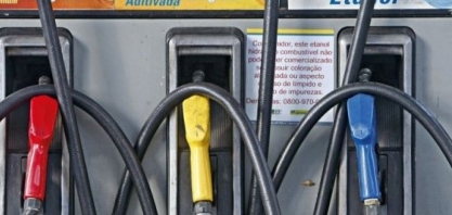 Preço do etanol continua disparada com chuvas limitando moagem