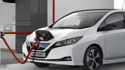 Carros elétricos e energia solar disputam as mesmas peças