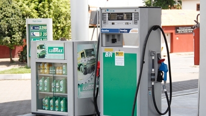 Gasolina sobe em 14 Estados e DF, mas valor médio recua 0,18% no País
