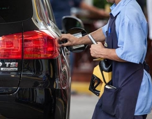 Preço médio da gasolina nas bombas recua pela 6ª semana seguida