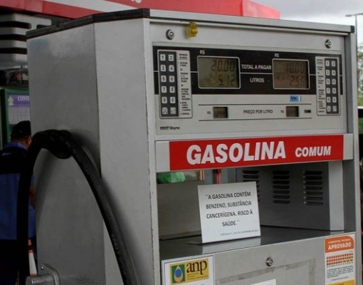 Petrobras reduz em 3% preço da gasolina nas refinarias 