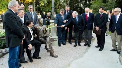 Esalq celebra 118 anos com homenagens e exposição 