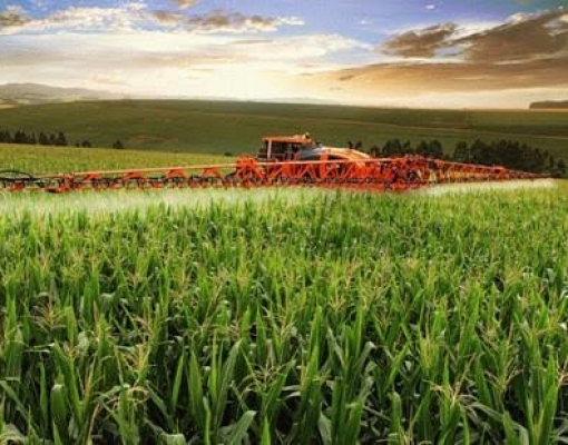 Brasil libera agroquímicos, mas quem os controla é a China