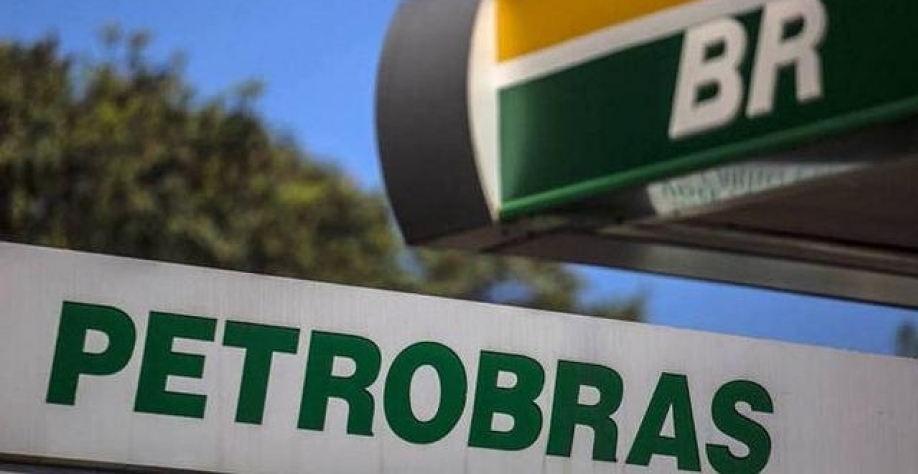 Petrobras tem lucro recorde no 2º tri por venda de empresa de gasodutos