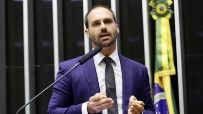 Eduardo Bolsonaro leva carne brasileira na bagagem para os EUA