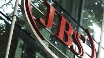 JBS prepara um banquete no maior silêncio