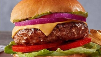 McDonald's faz teste com hambúrguer vegetal da Beyond Meat no Canadá