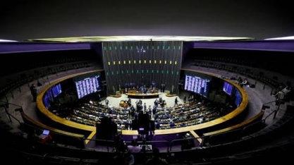 Câmara aprova urgência para suspender aumento de cota de etanol sem tarifa