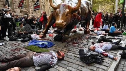 Manifestantes bloqueiam ruas ao redor do mundo contra mudança climática