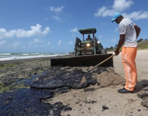 Petrobras será ressarcida por limpeza de petróleo nas praias do Nordeste